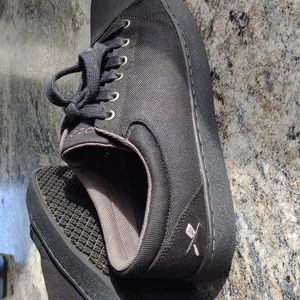 Men’s MOZO Sneakers Slip Resistant Black Size 9.5 m33839 worn twice